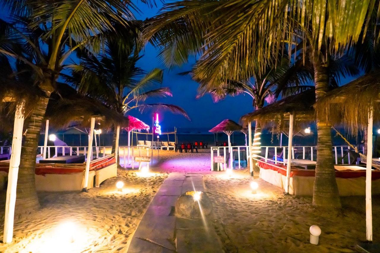 Village Susegat Beach Resort Morjim Bagian luar foto