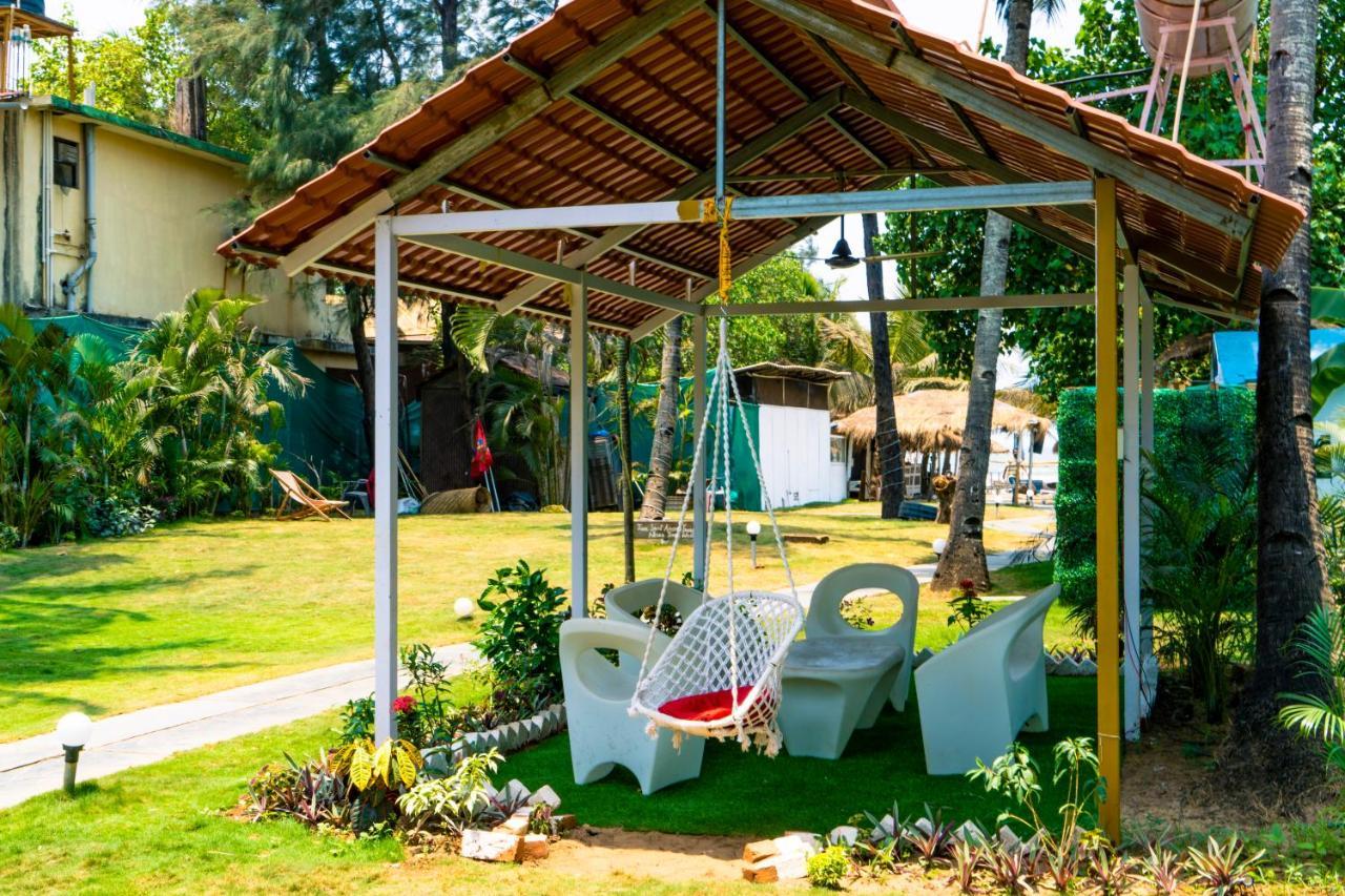 Village Susegat Beach Resort Morjim Bagian luar foto