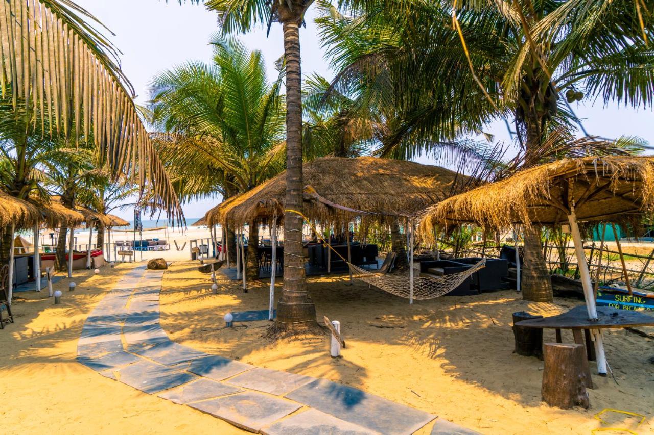 Village Susegat Beach Resort Morjim Bagian luar foto