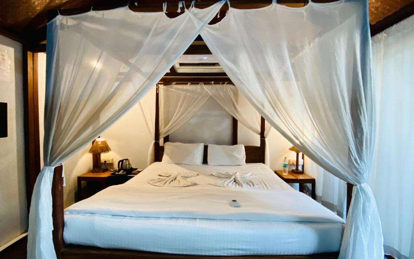 Village Susegat Beach Resort Morjim Bagian luar foto