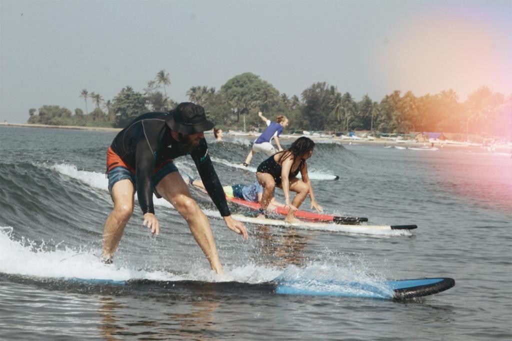 Village Susegat Beach Resort Morjim Bagian luar foto