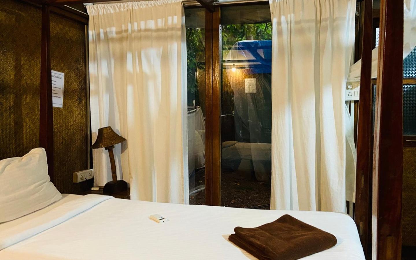 Village Susegat Beach Resort Morjim Bagian luar foto