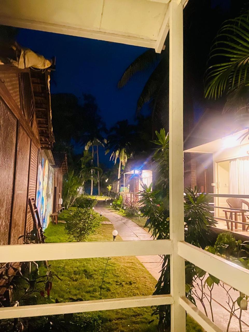 Village Susegat Beach Resort Morjim Bagian luar foto